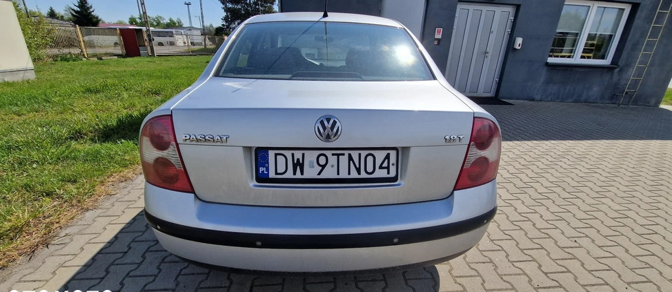 Volkswagen Passat cena 22000 przebieg: 268300, rok produkcji 2001 z Wrocław małe 704